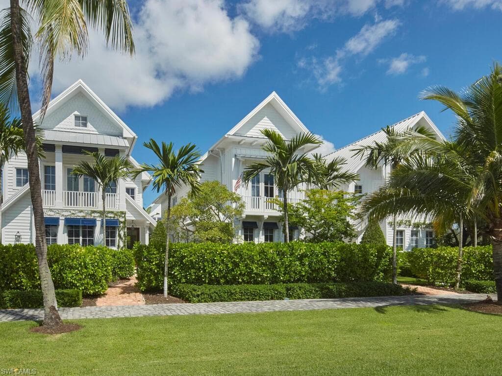 909 10th Ave S, Naples, FL 34102-35