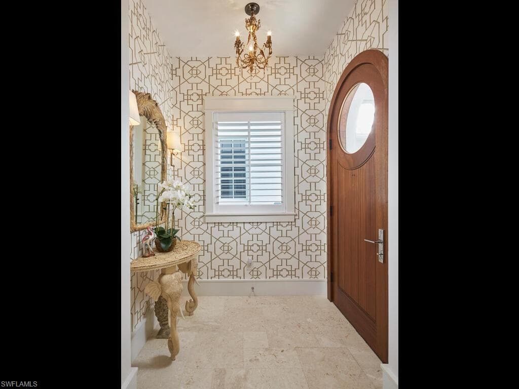 909 10th Ave S, Naples, FL 34102-3