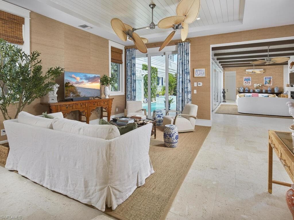 909 10th Ave S, Naples, FL 34102-5