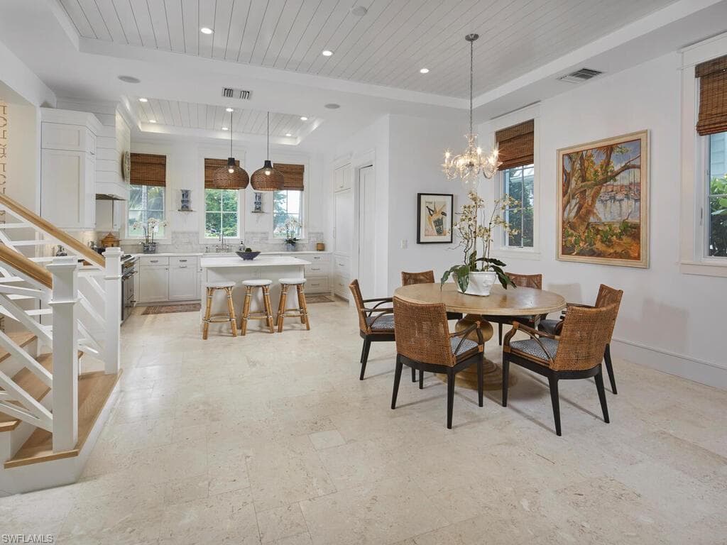 909 10th Ave S, Naples, FL 34102-6