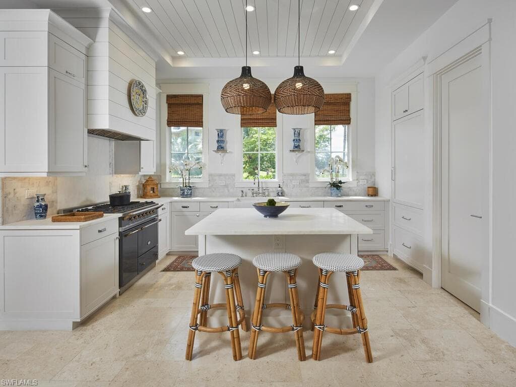 909 10th Ave S, Naples, FL 34102-7