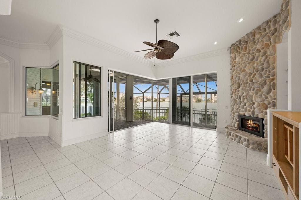 371 Bayside Ave, Naples, FL 34108-12