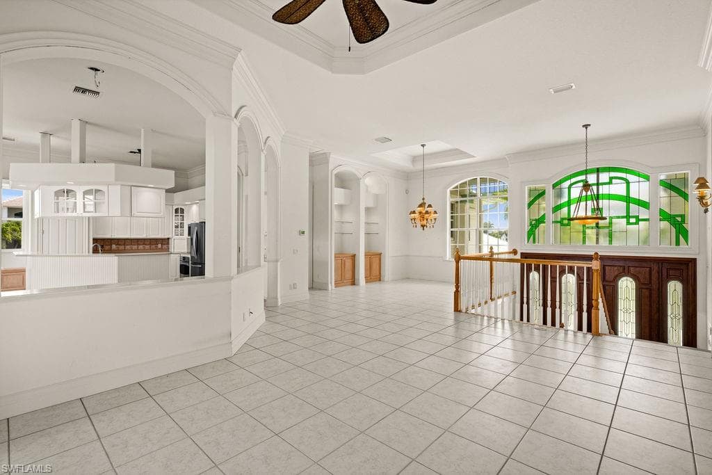 371 Bayside Ave, Naples, FL 34108-19