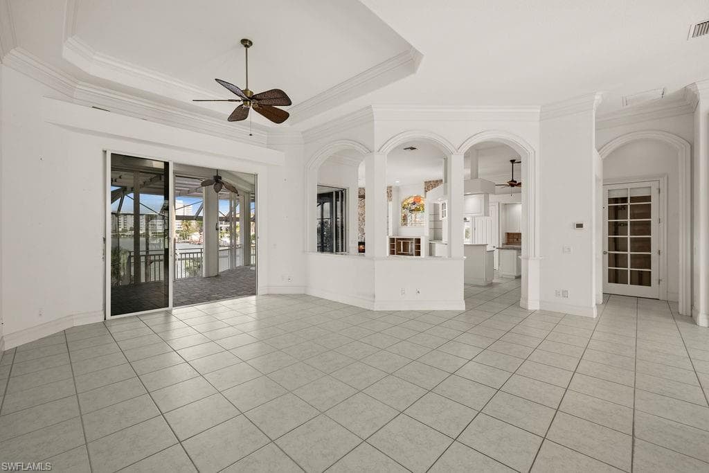 371 Bayside Ave, Naples, FL 34108-20