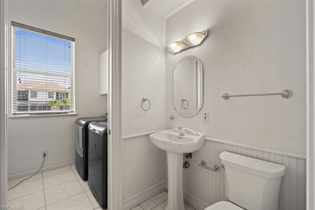 371 Bayside Ave, Naples, FL 34108-24