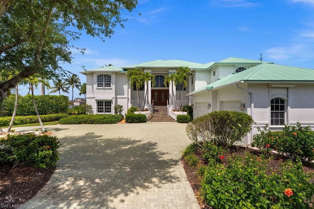 371 Bayside Ave, Naples, FL 34108-37