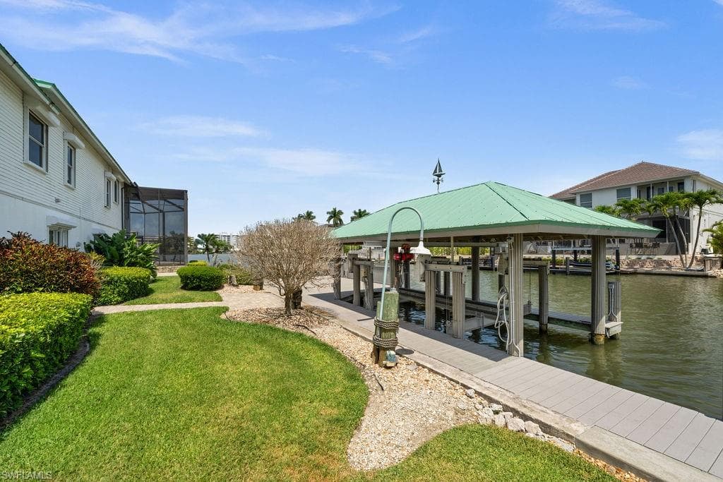 371 Bayside Ave, Naples, FL 34108-42