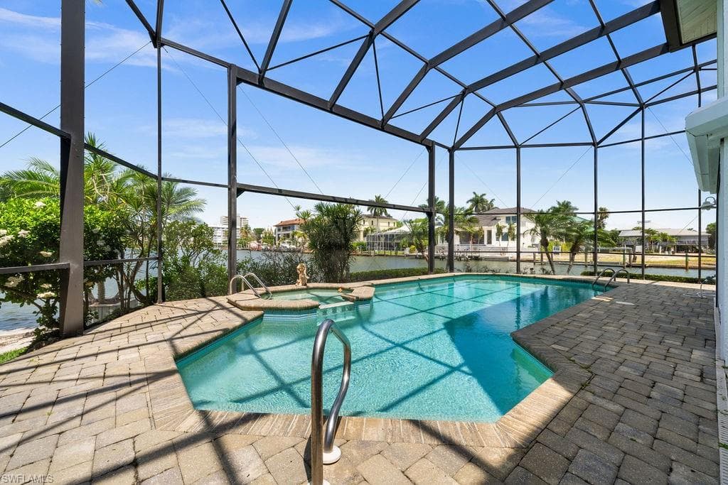 371 Bayside Ave, Naples, FL 34108-43