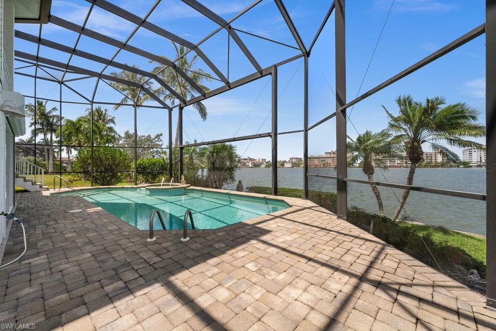 371 Bayside Ave, Naples, FL 34108-44