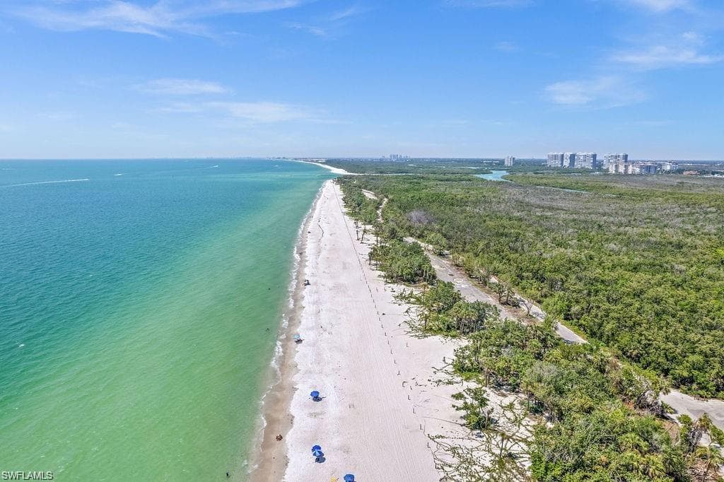 371 Bayside Ave, Naples, FL 34108-46