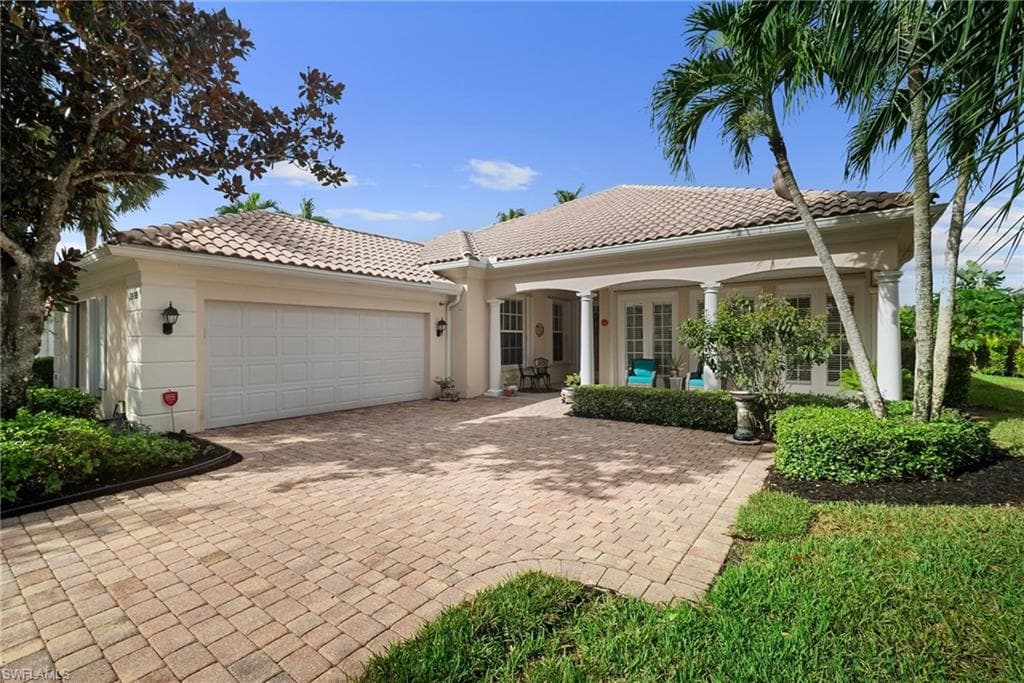 2888 Hatteras Way, Naples, FL 34119-1