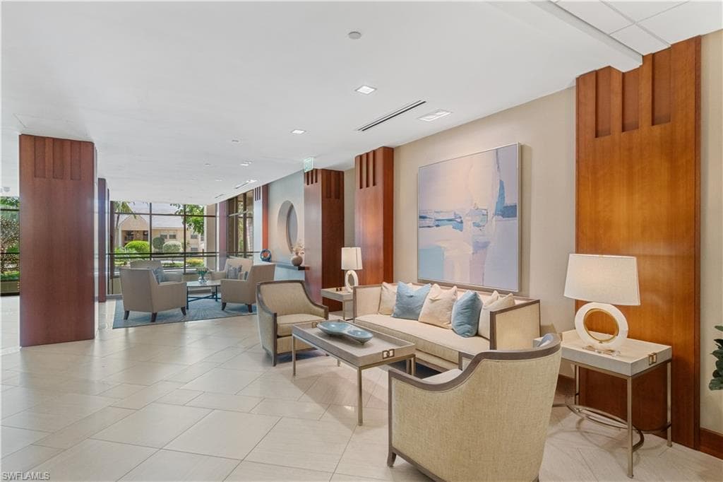 5601 Turtle Bay Dr 402, Naples, FL 34108-21