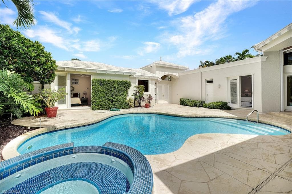 7964 Grand Bay Dr 8, Naples, FL 34108-31