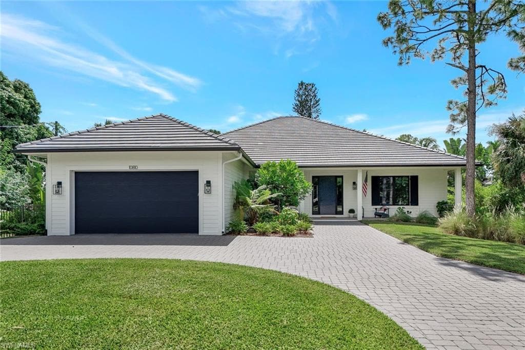 10810 Goodwin St, Bonita Springs, FL 34135-1