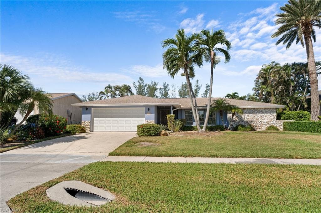 560 Century Dr, Marco Island, FL 34145-2