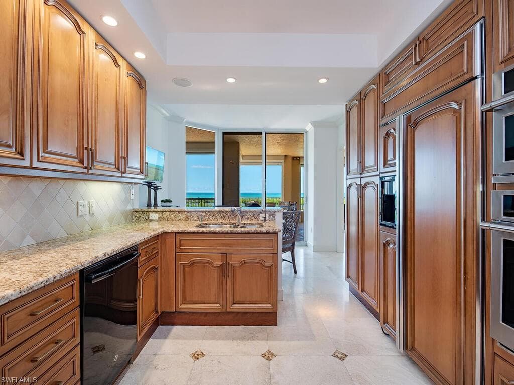 6597 Nicholas Blvd 803, Naples, FL 34108-10