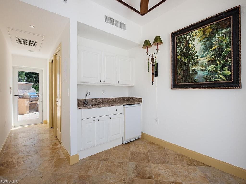 6597 Nicholas Blvd 803, Naples, FL 34108-26