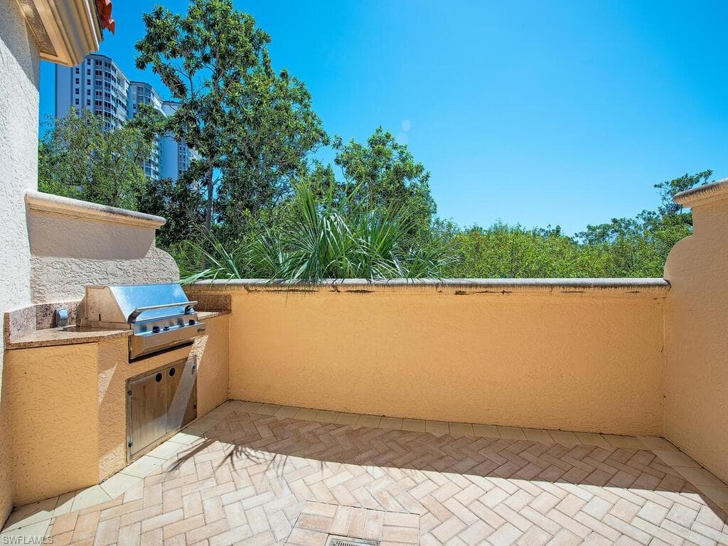 6597 Nicholas Blvd 803, Naples, FL 34108-28