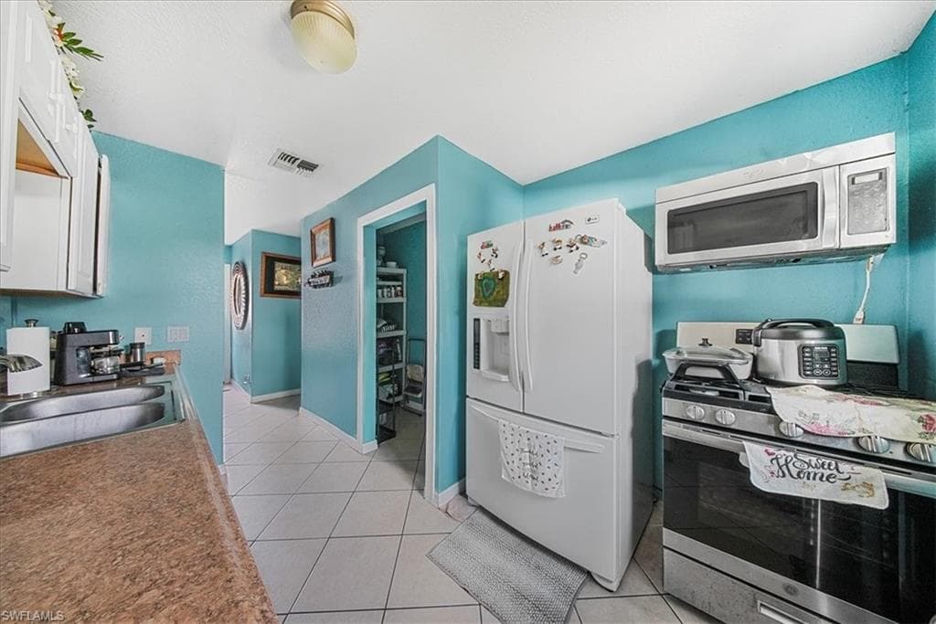 916 Euclid Ave, Lehigh Acres, FL 33972-8