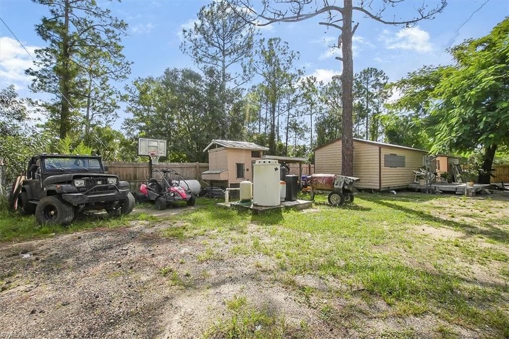 916 Euclid Ave, Lehigh Acres, FL 33972-35