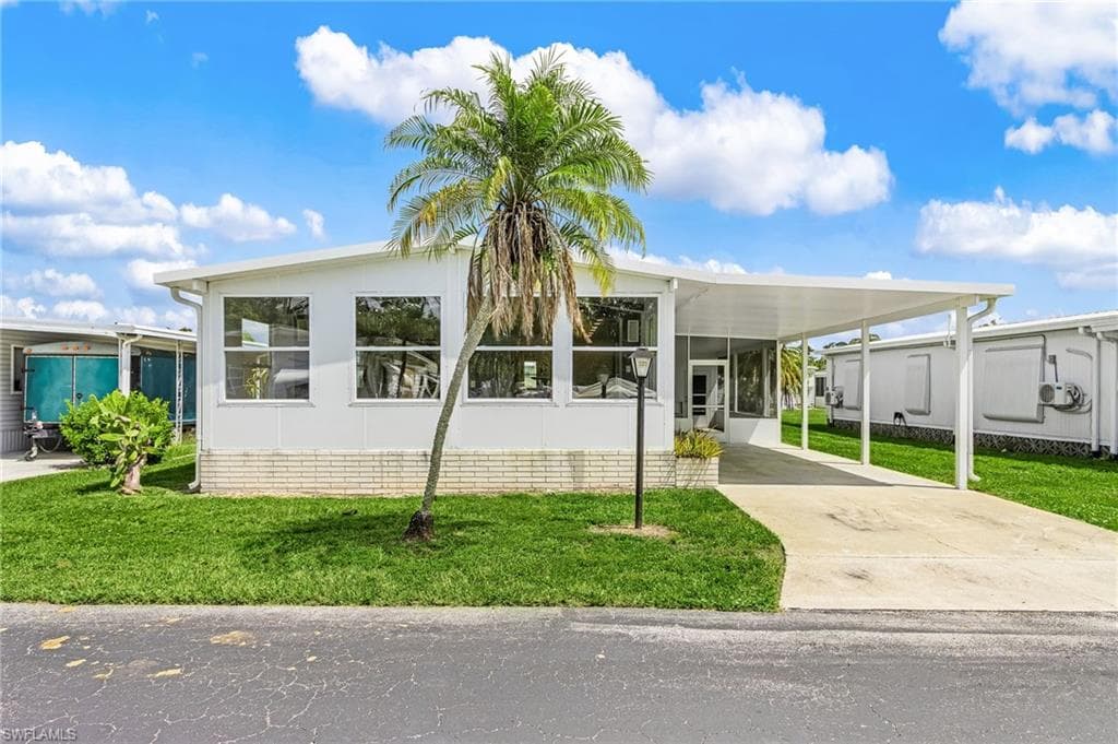161 Hampton Dr, Fort Myers, FL 33908-1