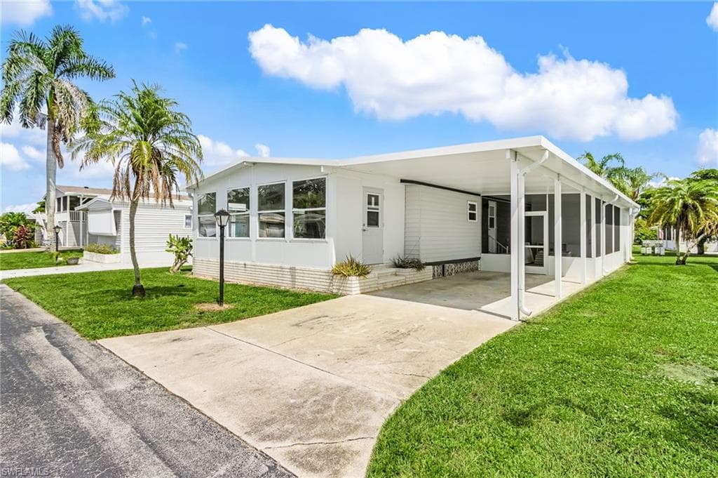 161 Hampton Dr, Fort Myers, FL 33908-2