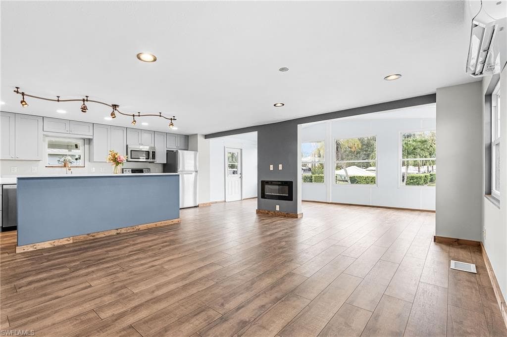 161 Hampton Dr, Fort Myers, FL 33908-4