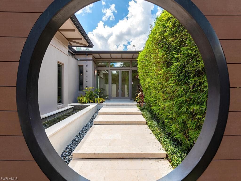 1460 Jewel Box Ave, Naples, FL 34102-3