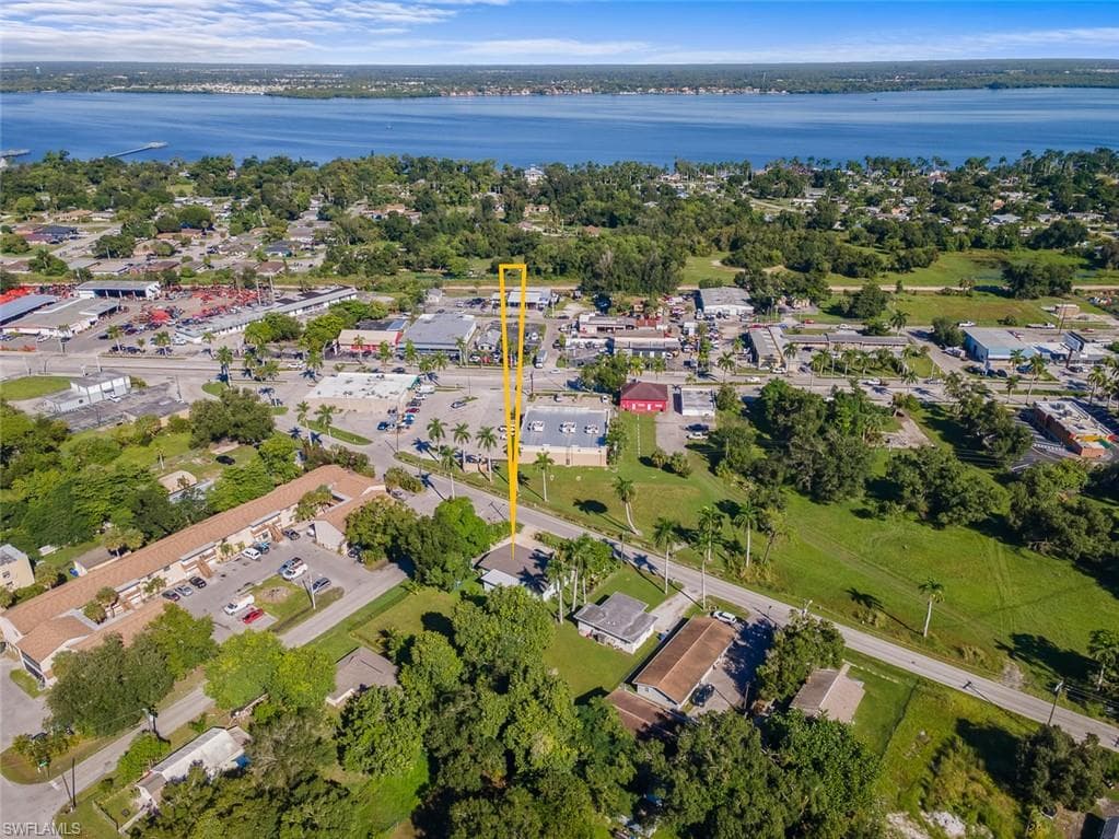 3916 Woodside Ave, Fort Myers, FL 33916-12