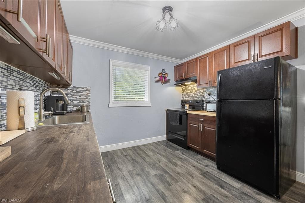 3916 Woodside Ave, Fort Myers, FL 33916-7