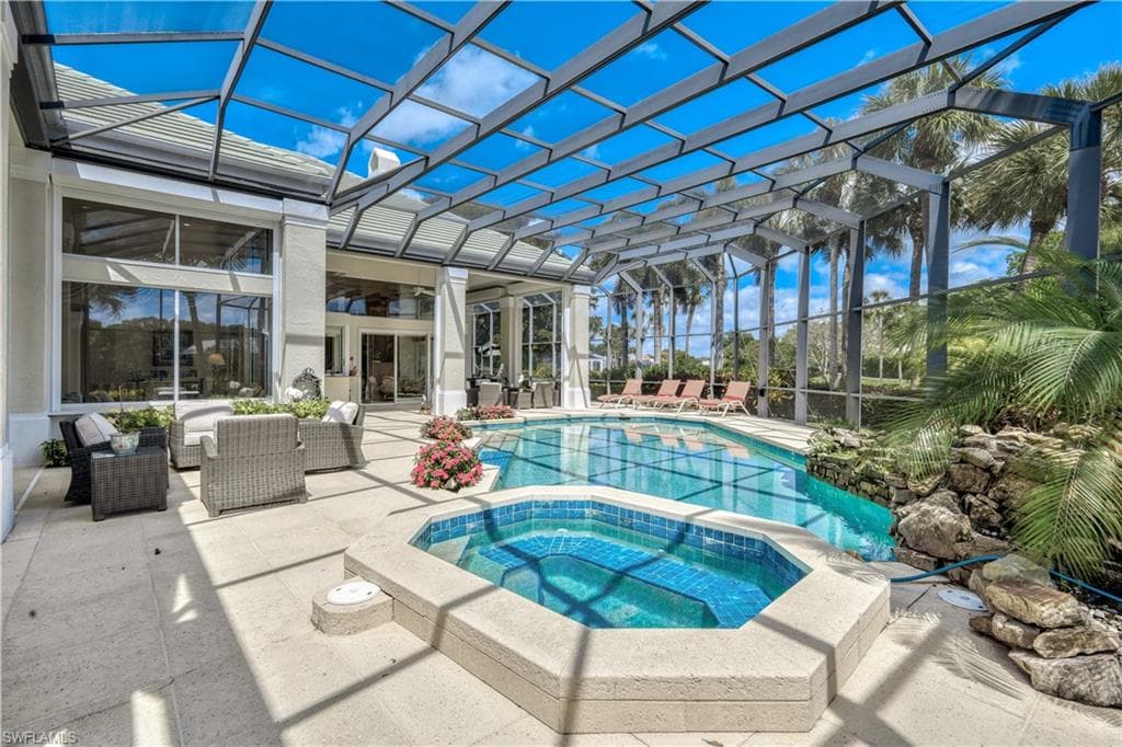 695 Ardmore Ln, Naples, FL 34108-8