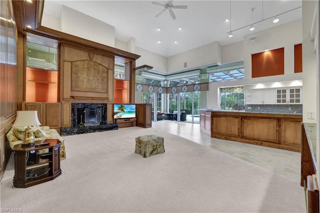 695 Ardmore Ln, Naples, FL 34108-21