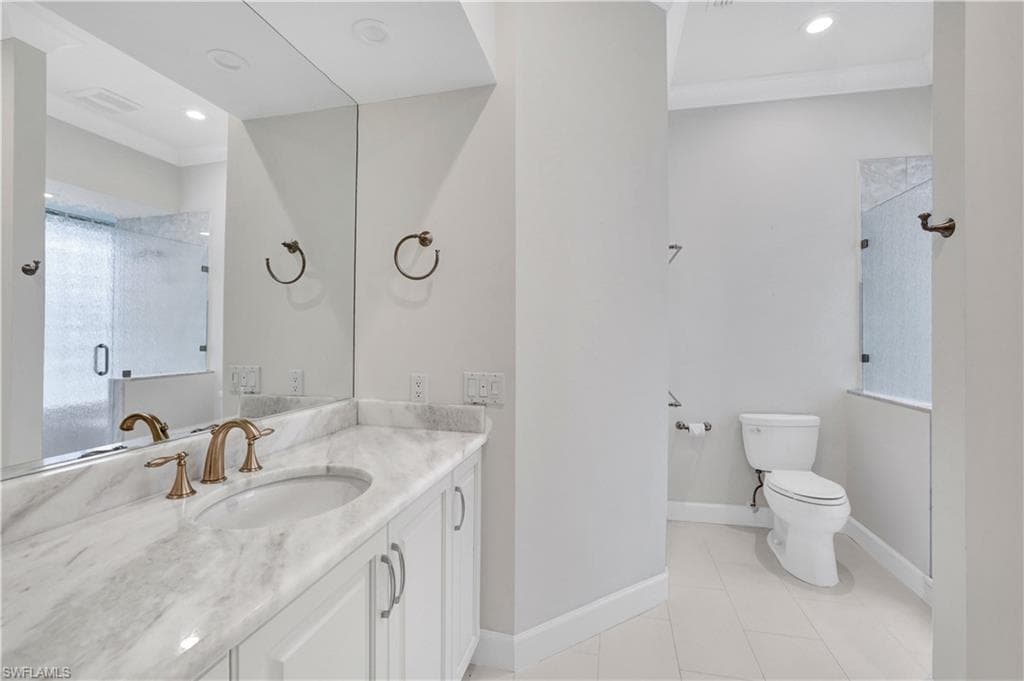 695 Ardmore Ln, Naples, FL 34108-45