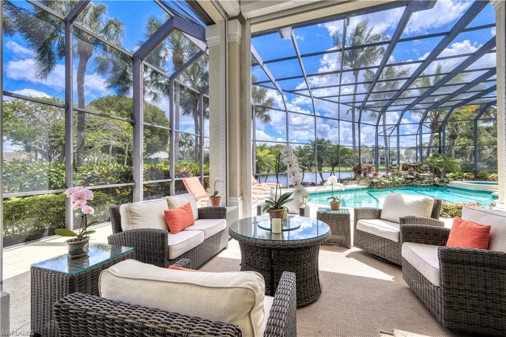 695 Ardmore Ln, Naples, FL 34108-6