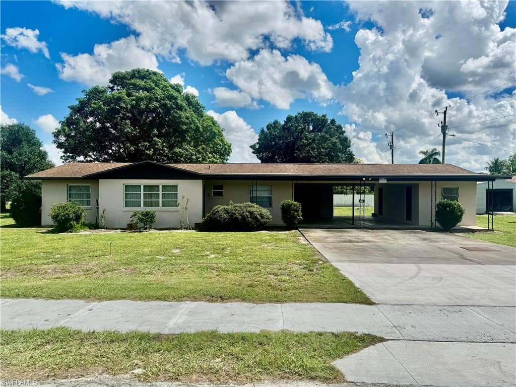 912 Okeechobee St, Immokalee, FL 34142-1