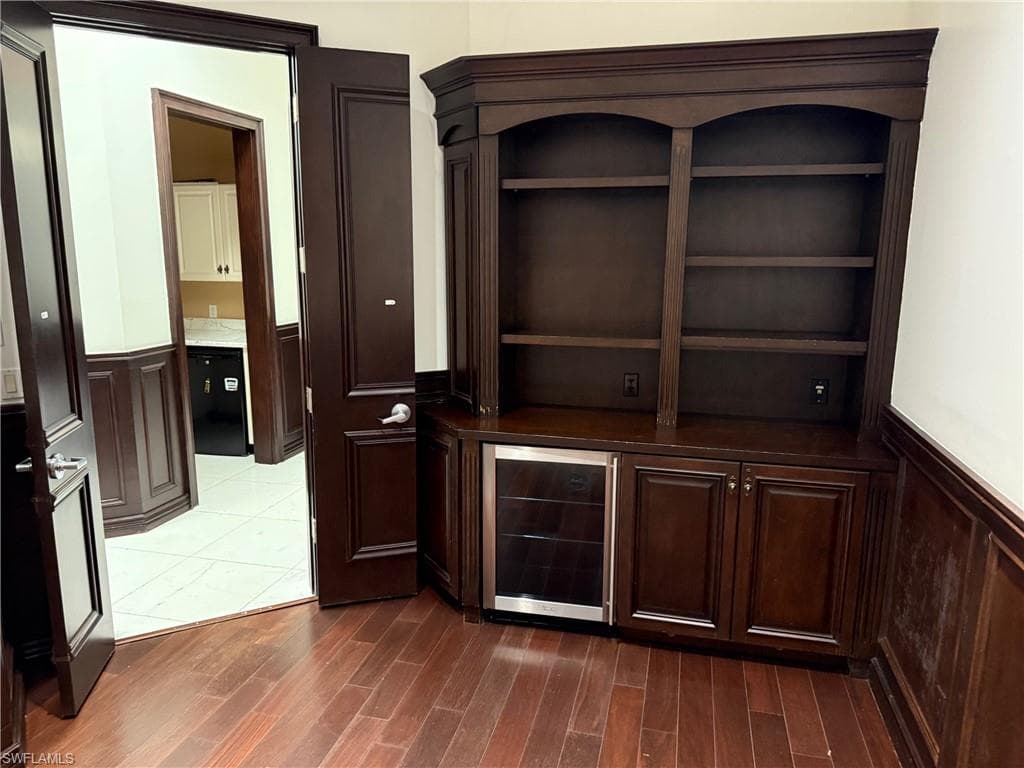 2800 Davis Blvd 101, Naples, FL 34104-9