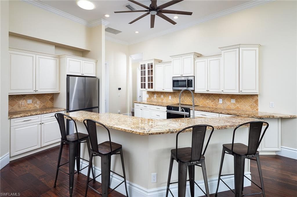 2132 Mission Dr, Naples, FL 34109-8