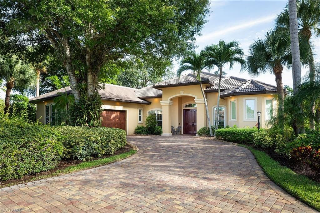 2132 Mission Dr, Naples, FL 34109-30