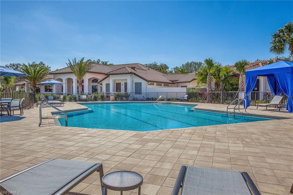 2132 Mission Dr, Naples, FL 34109-36