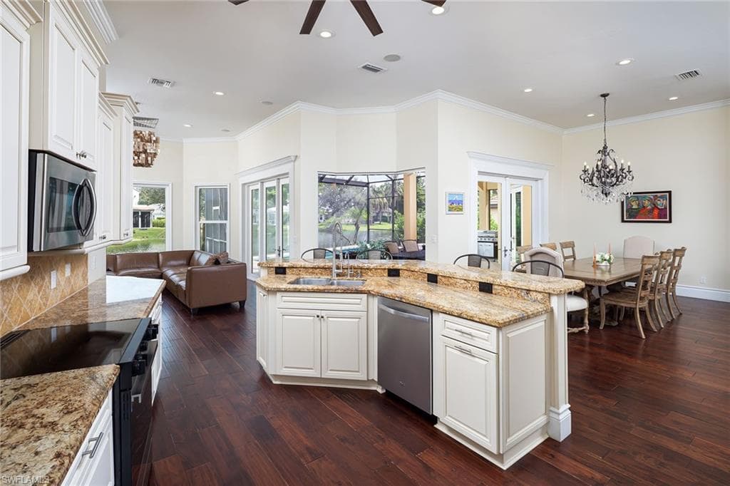 2132 Mission Dr, Naples, FL 34109-5