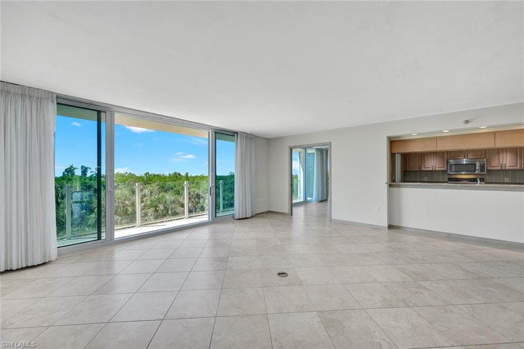 6101 Pelican Bay Blvd 201, Naples, FL 34108-8
