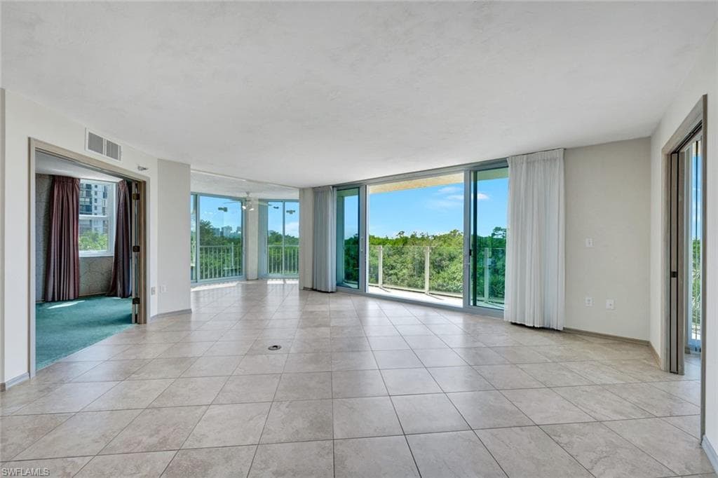 6101 Pelican Bay Blvd 201, Naples, FL 34108-7