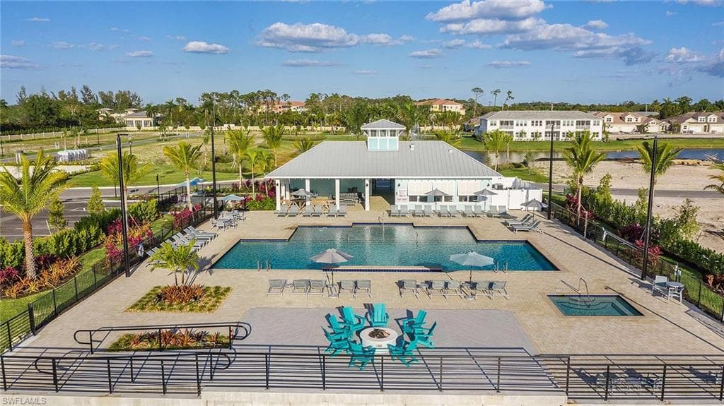 4563 Arboretum Cir 202, Naples, FL 34112-38