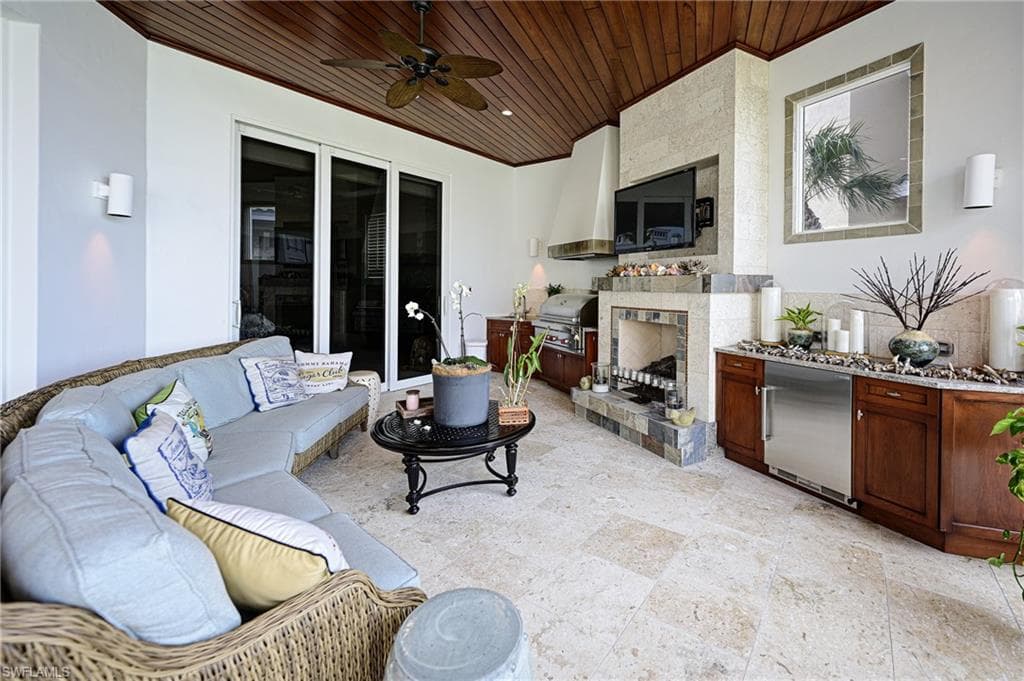 103 Guadeloupe Ln, Bonita Springs, FL 34134-7