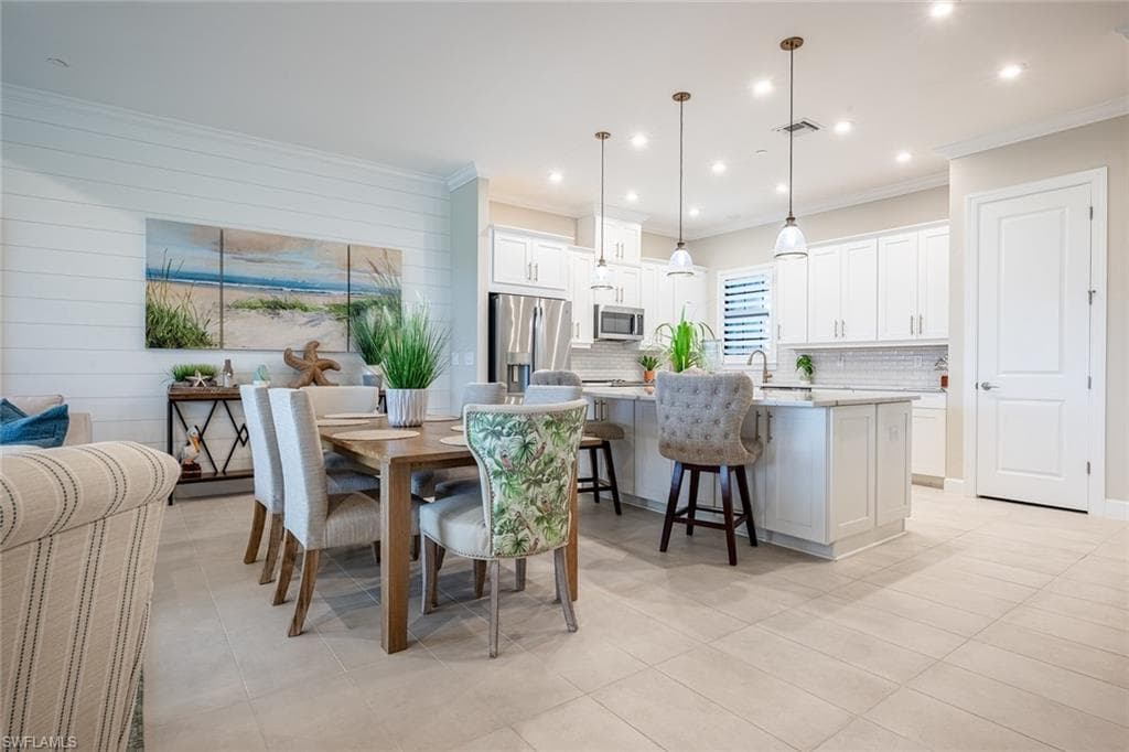 15261 Zeno Way 203, Naples, FL 34114-9