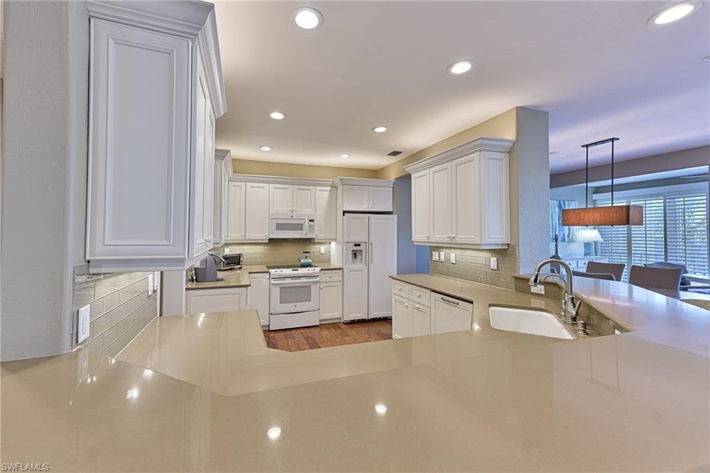 117 Barefoot Cir 18, Bonita Springs, FL 34134-15