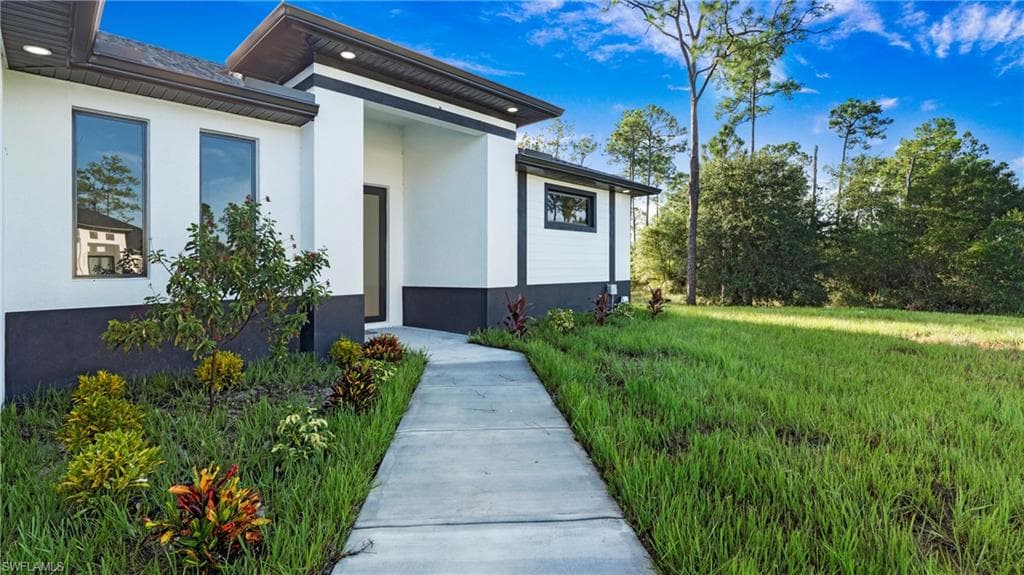 1420 Poinsettia Ave, Lehigh Acres, FL 33972-39