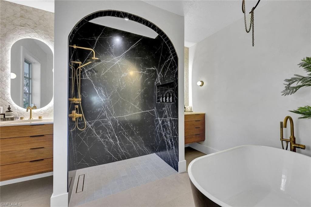 746 Park Ave, Naples, FL 34110-9