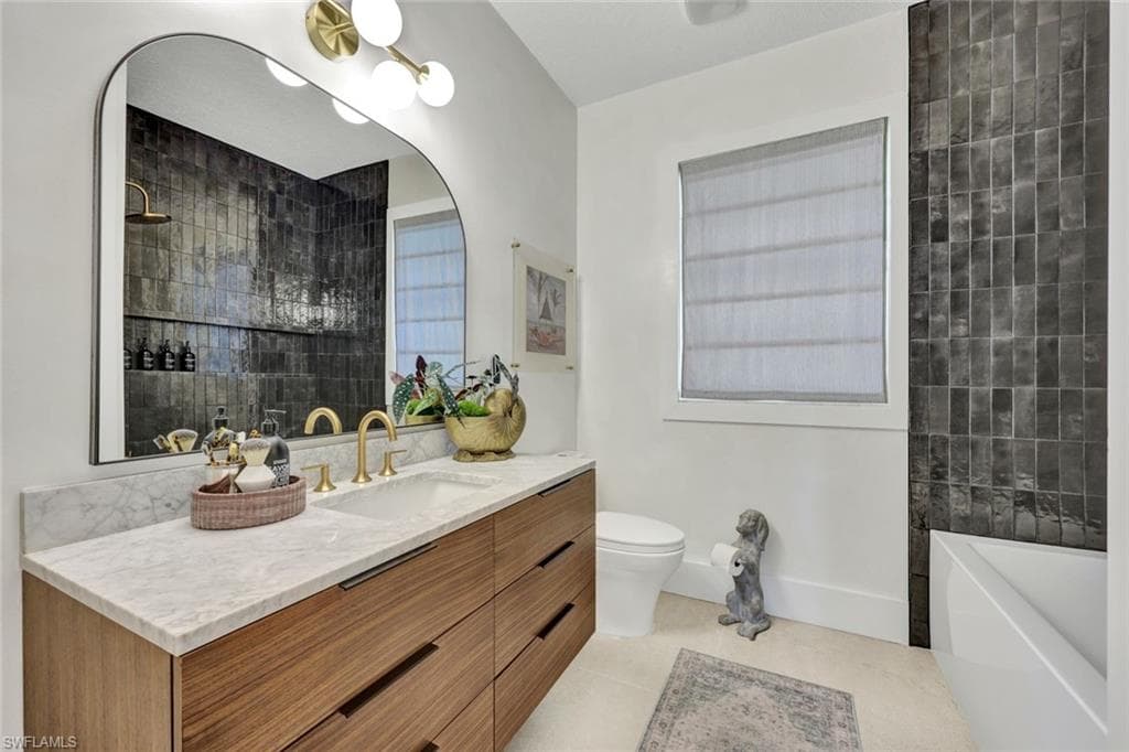 746 Park Ave, Naples, FL 34110-13