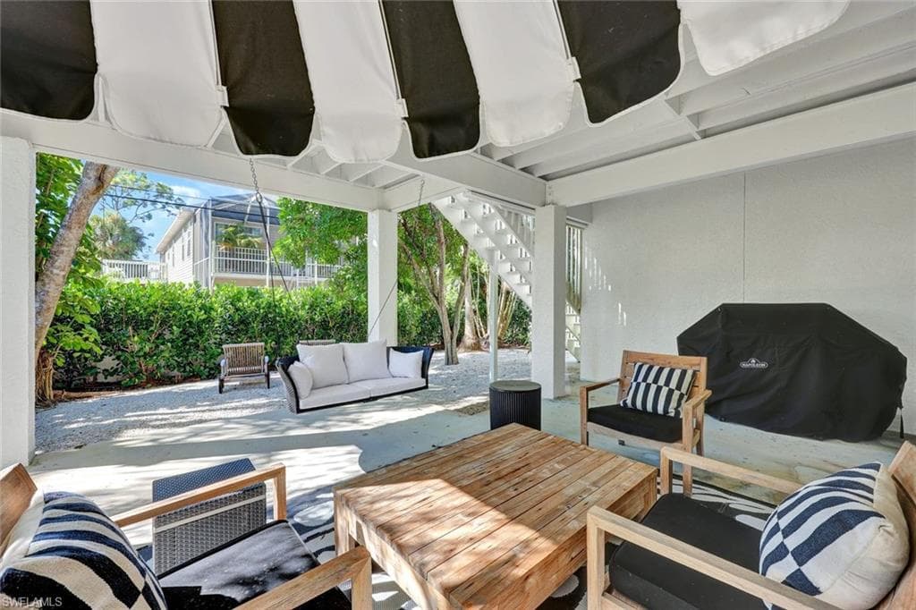 746 Park Ave, Naples, FL 34110-17